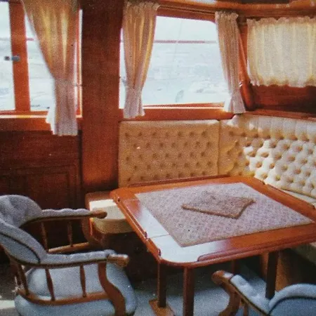 Motorsailer Ambersea *